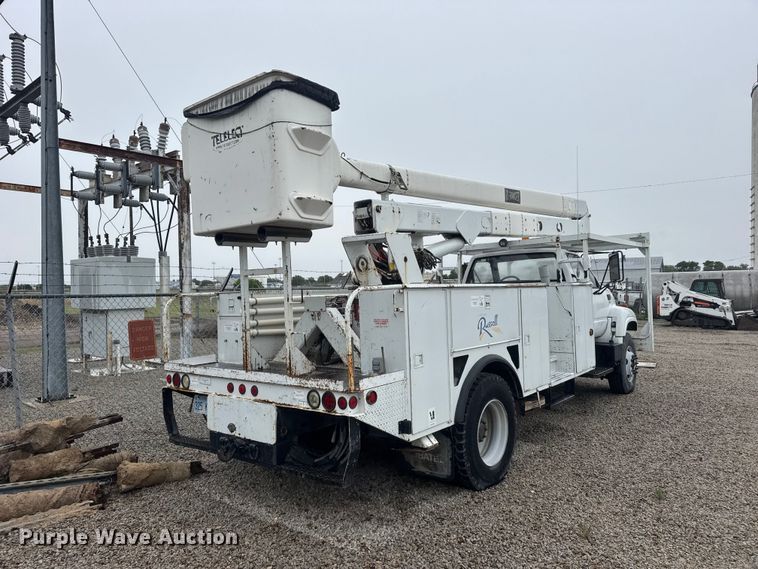 image for item FB7337 2002 Chevrolet C7500 bucket truck