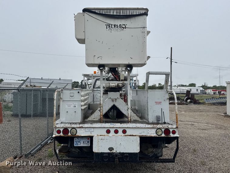 image for item FB7337 2002 Chevrolet C7500 bucket truck