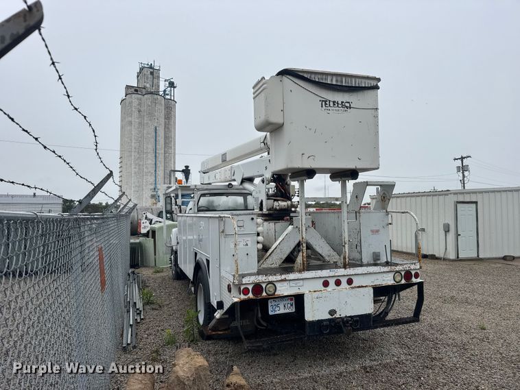 image for item FB7337 2002 Chevrolet C7500 bucket truck