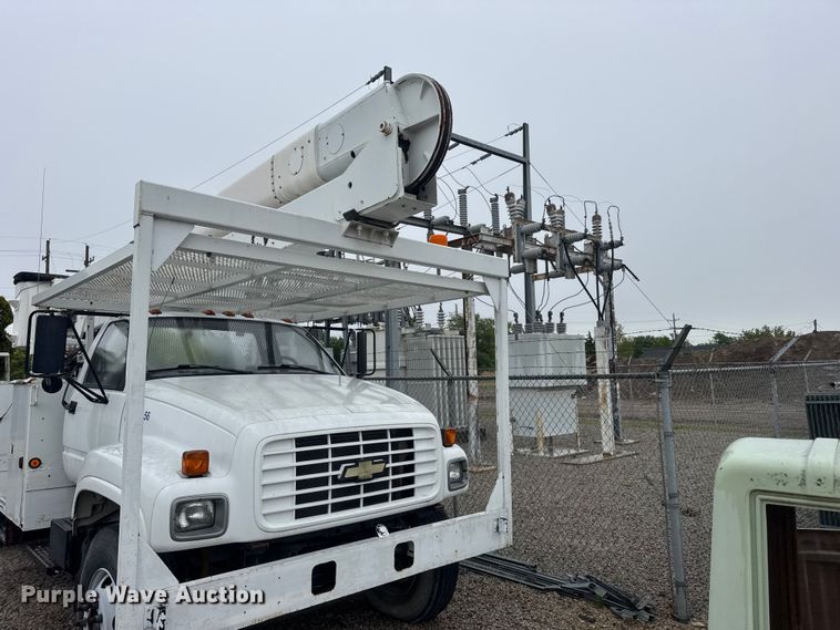 image for item FB7337 2002 Chevrolet C7500 bucket truck