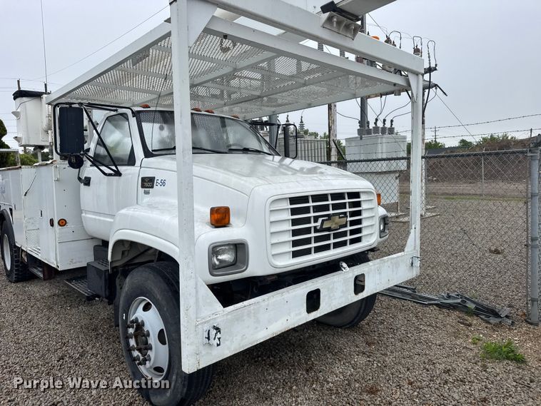 image for item FB7337 2002 Chevrolet C7500 bucket truck