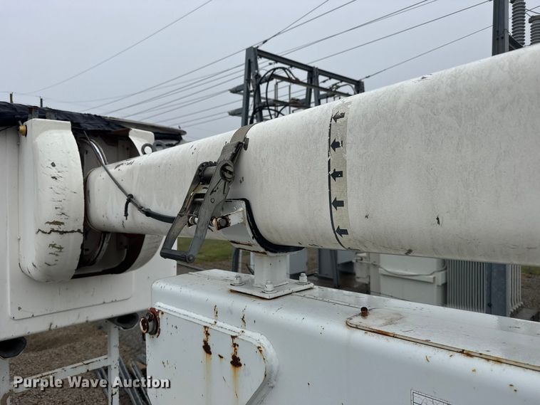 image for item FB7337 2002 Chevrolet C7500 bucket truck