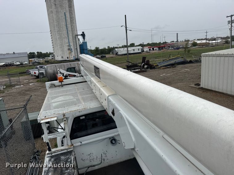 image for item FB7337 2002 Chevrolet C7500 bucket truck