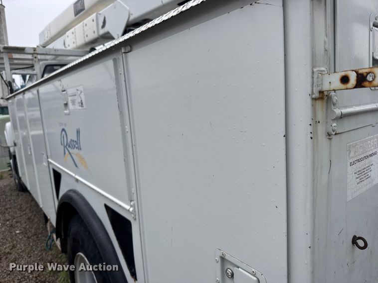 image for item FB7337 2002 Chevrolet C7500 bucket truck