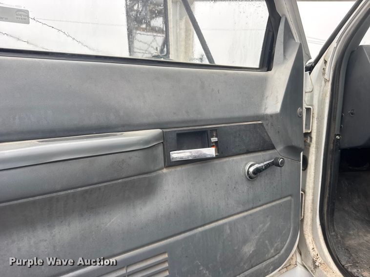 image for item FB7337 2002 Chevrolet C7500 bucket truck
