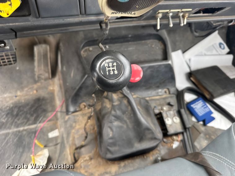 image for item FB7337 2002 Chevrolet C7500 bucket truck