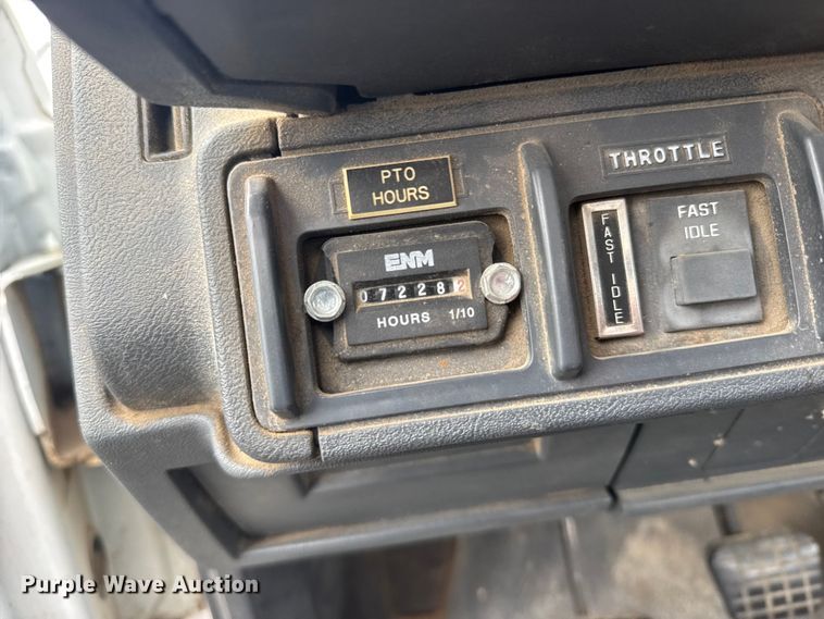 image for item FB7337 2002 Chevrolet C7500 bucket truck