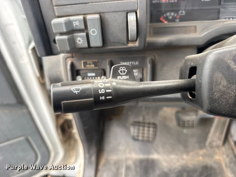 image for item FB7337 2002 Chevrolet C7500 bucket truck
