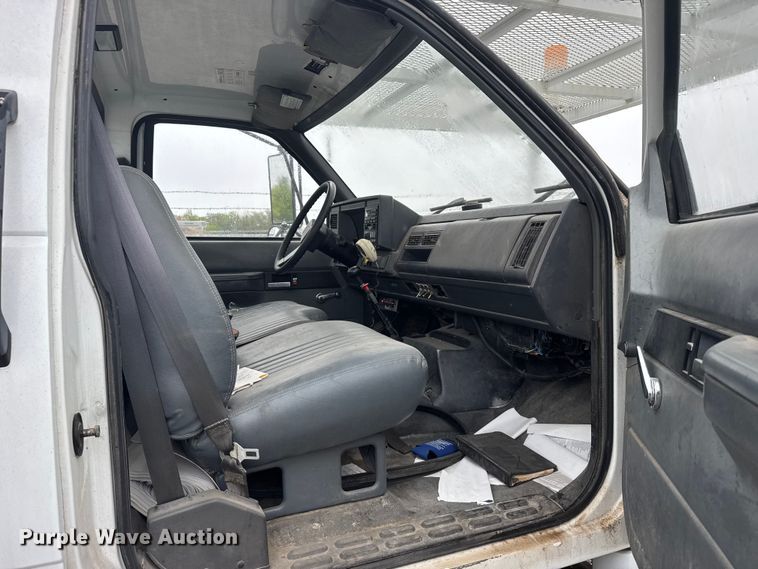 image for item FB7337 2002 Chevrolet C7500 bucket truck