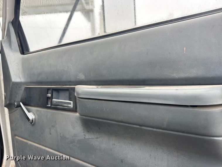 image for item FB7337 2002 Chevrolet C7500 bucket truck