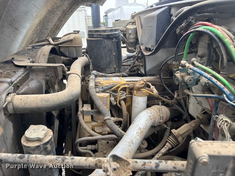 image for item FB7337 2002 Chevrolet C7500 bucket truck