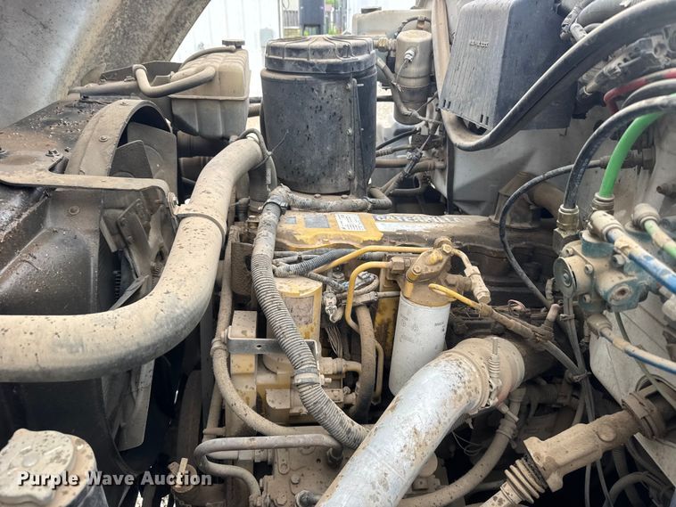 image for item FB7337 2002 Chevrolet C7500 bucket truck