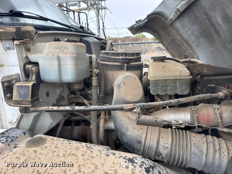 image for item FB7337 2002 Chevrolet C7500 bucket truck