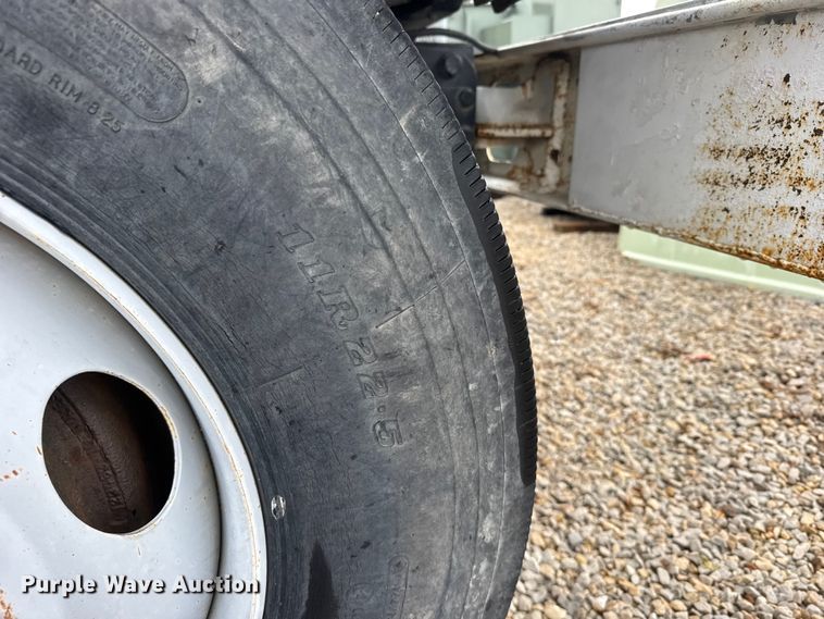 image for item FB7337 2002 Chevrolet C7500 bucket truck
