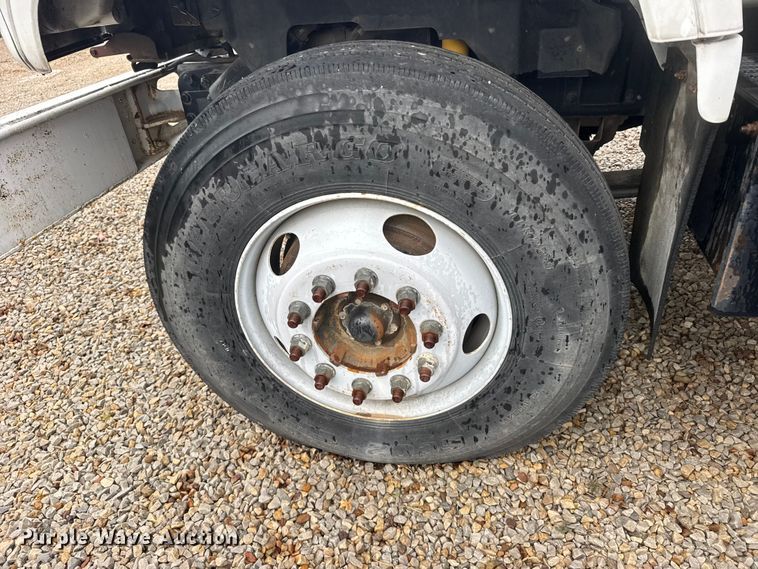image for item FB7337 2002 Chevrolet C7500 bucket truck