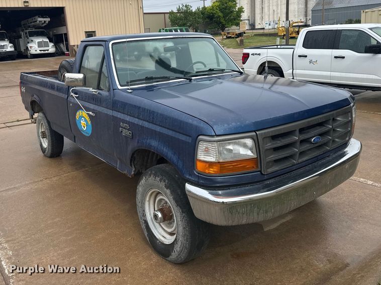 image for item FB7338 1995 Ford F250 pickup truck