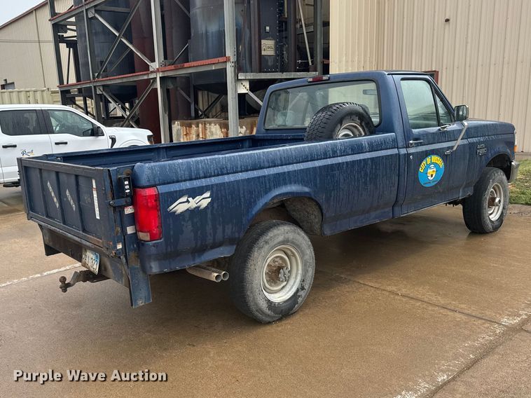 image for item FB7338 1995 Ford F250 pickup truck