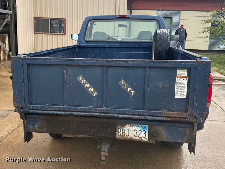 image for item FB7338 1995 Ford F250 pickup truck