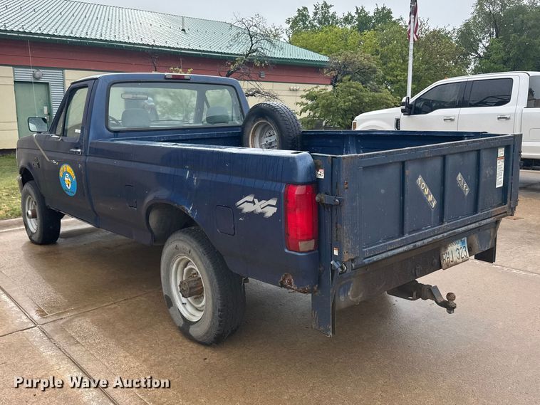 image for item FB7338 1995 Ford F250 pickup truck