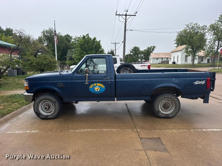 image for item FB7338 1995 Ford F250 pickup truck