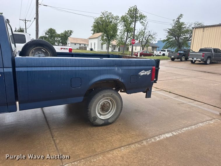 image for item FB7338 1995 Ford F250 pickup truck