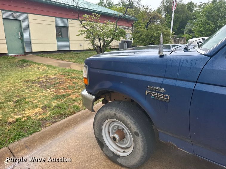 image for item FB7338 1995 Ford F250 pickup truck
