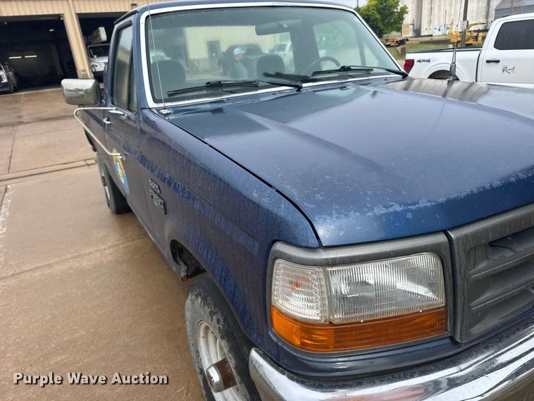 image for item FB7338 1995 Ford F250 pickup truck