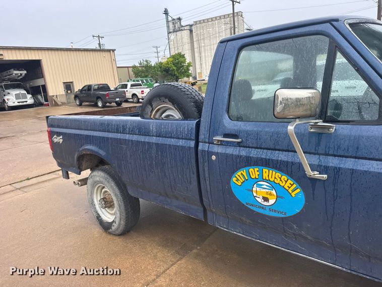 image for item FB7338 1995 Ford F250 pickup truck