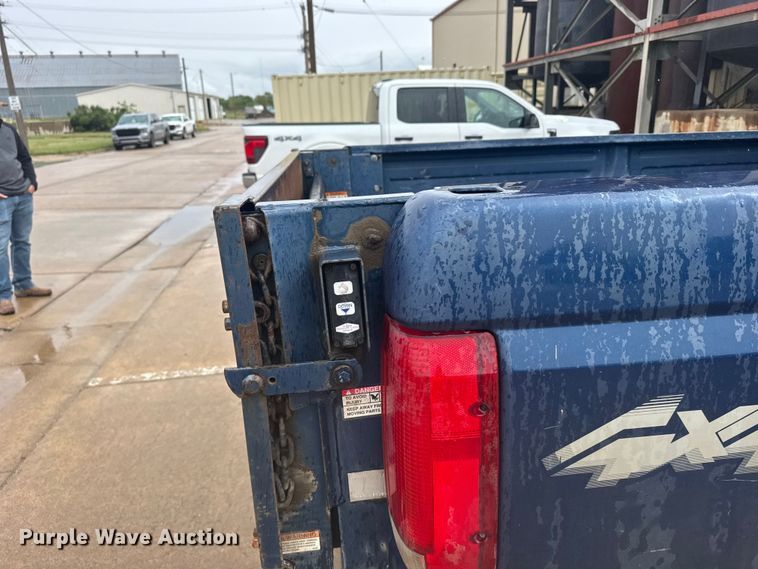 image for item FB7338 1995 Ford F250 pickup truck