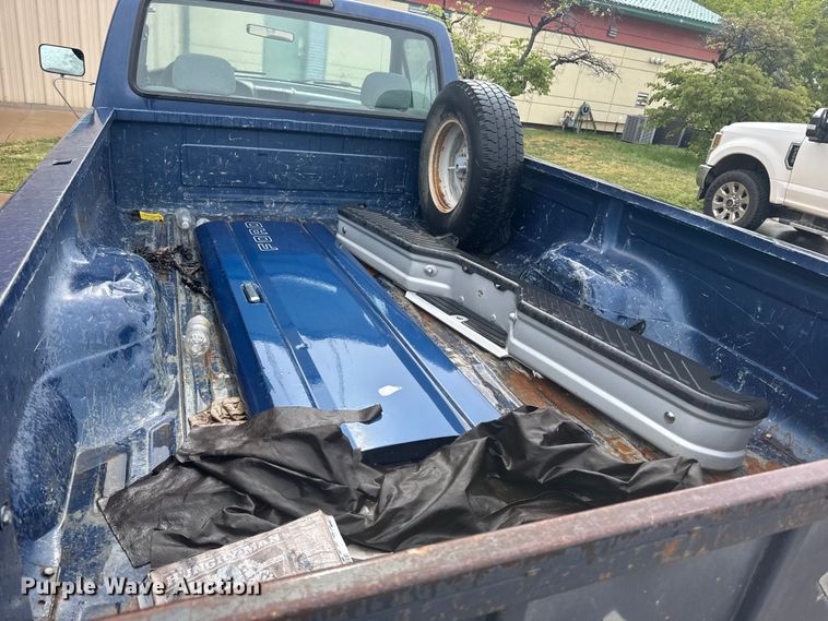 image for item FB7338 1995 Ford F250 pickup truck