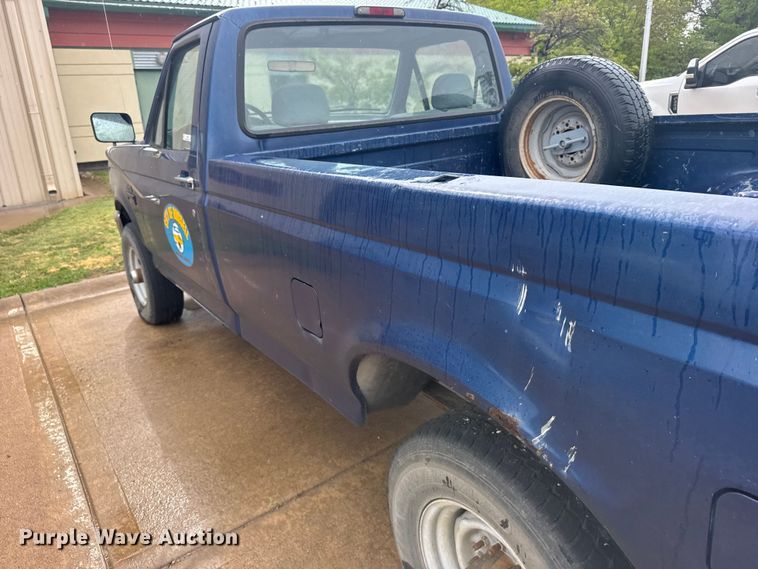 image for item FB7338 1995 Ford F250 pickup truck