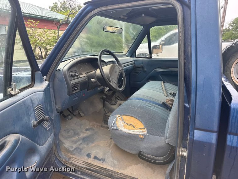 image for item FB7338 1995 Ford F250 pickup truck