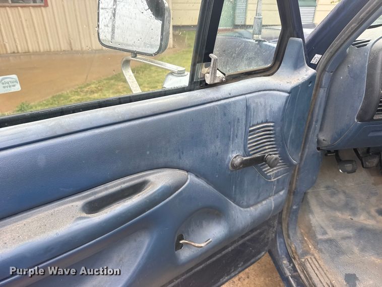 image for item FB7338 1995 Ford F250 pickup truck