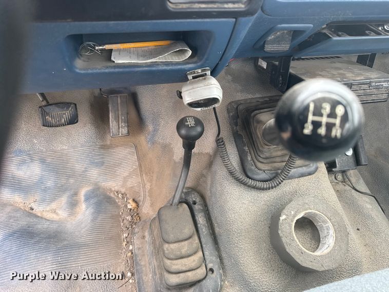 image for item FB7338 1995 Ford F250 pickup truck