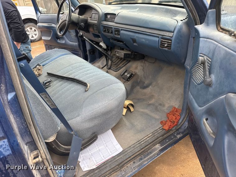 image for item FB7338 1995 Ford F250 pickup truck