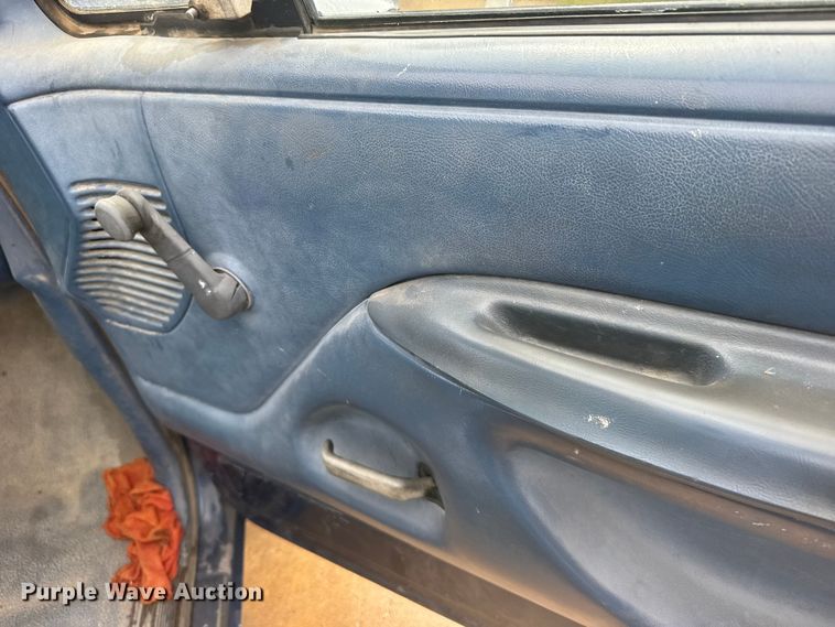 image for item FB7338 1995 Ford F250 pickup truck