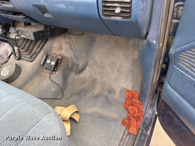image for item FB7338 1995 Ford F250 pickup truck