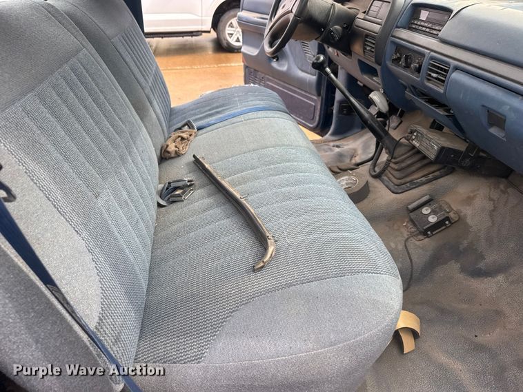 image for item FB7338 1995 Ford F250 pickup truck