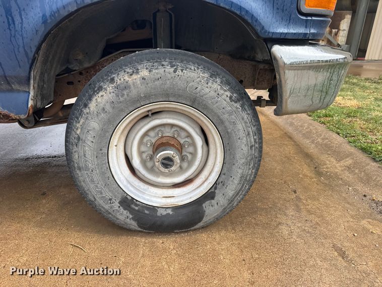 image for item FB7338 1995 Ford F250 pickup truck
