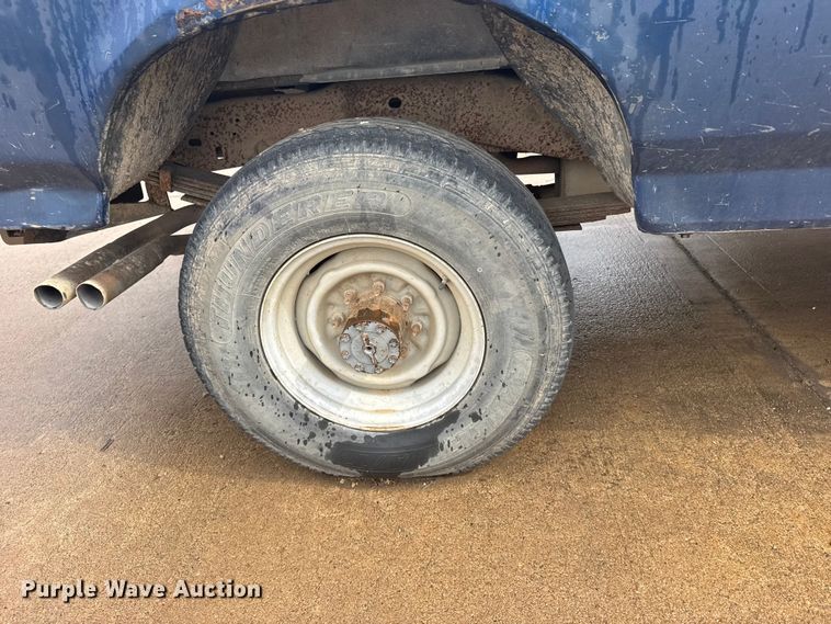image for item FB7338 1995 Ford F250 pickup truck