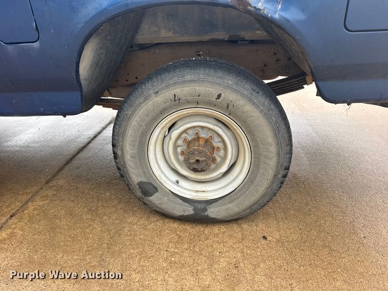 image for item FB7338 1995 Ford F250 pickup truck