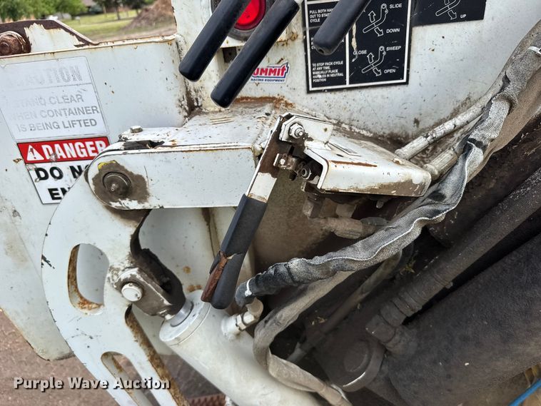 image for item FB7344 2012 International DuraStar refuse truck