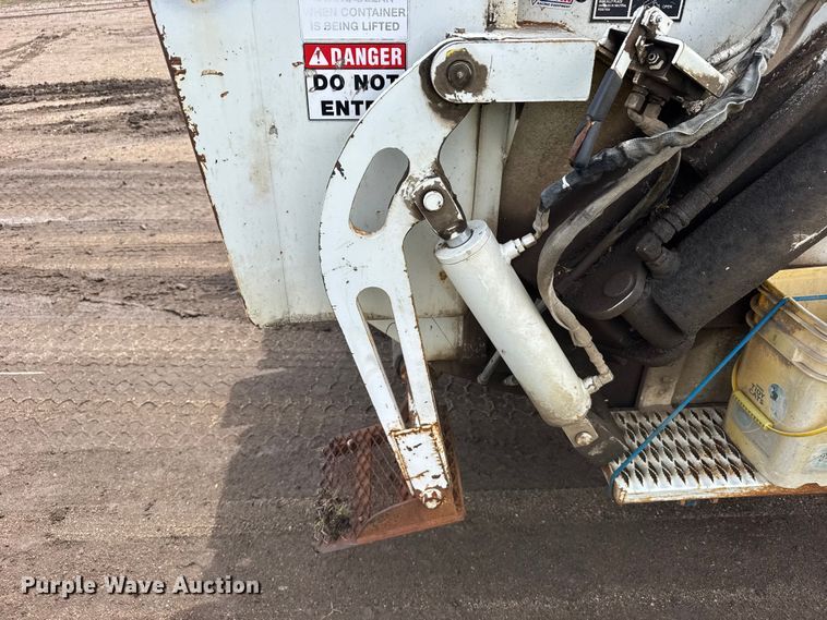 image for item FB7344 2012 International DuraStar refuse truck