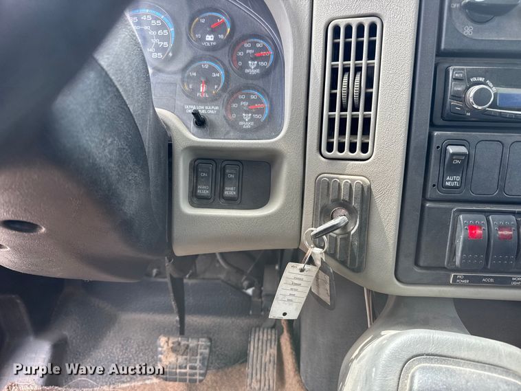 image for item FB7344 2012 International DuraStar refuse truck
