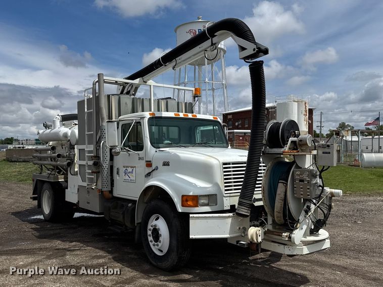 image for item FB7346 2000 International 4700 vacuum truck