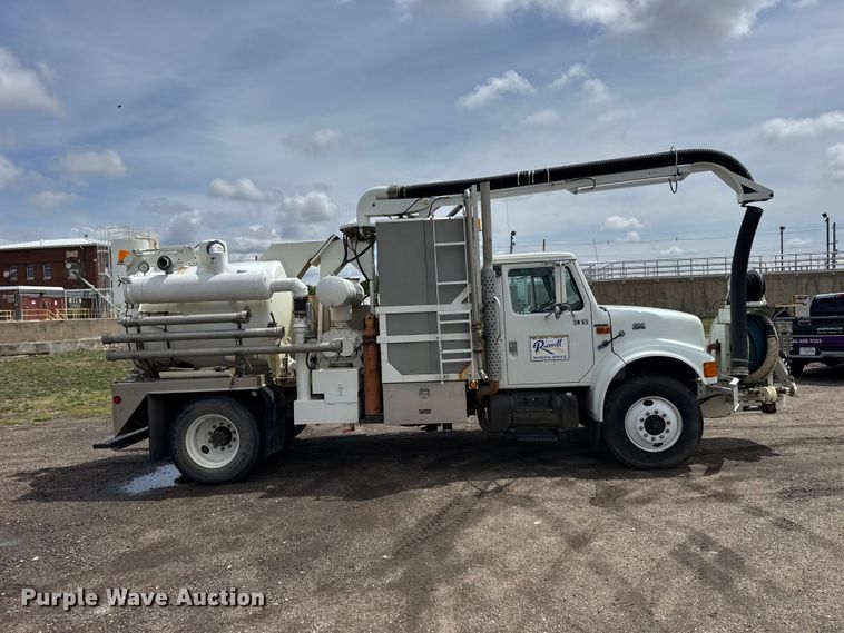 image for item FB7346 2000 International 4700 vacuum truck