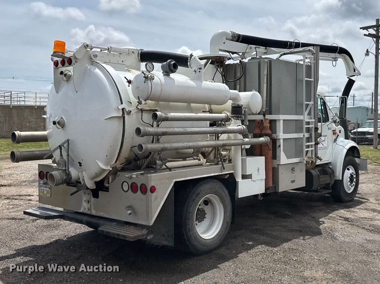 image for item FB7346 2000 International 4700 vacuum truck