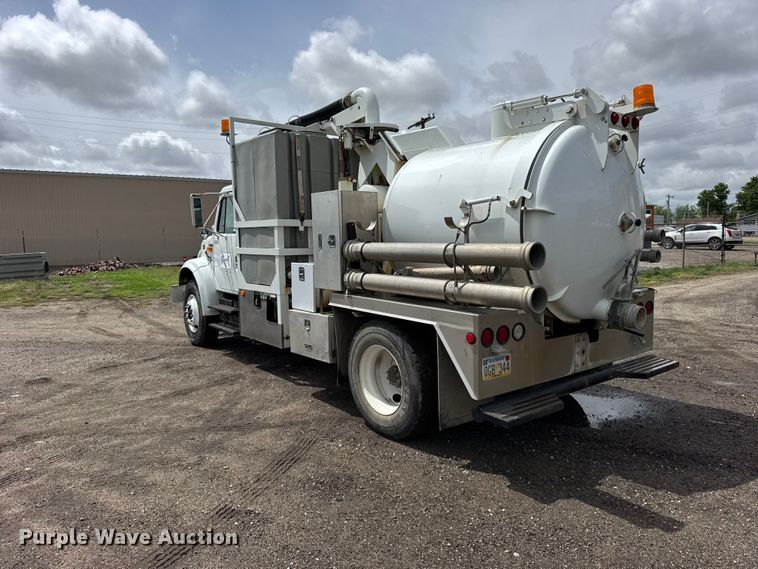 image for item FB7346 2000 International 4700 vacuum truck