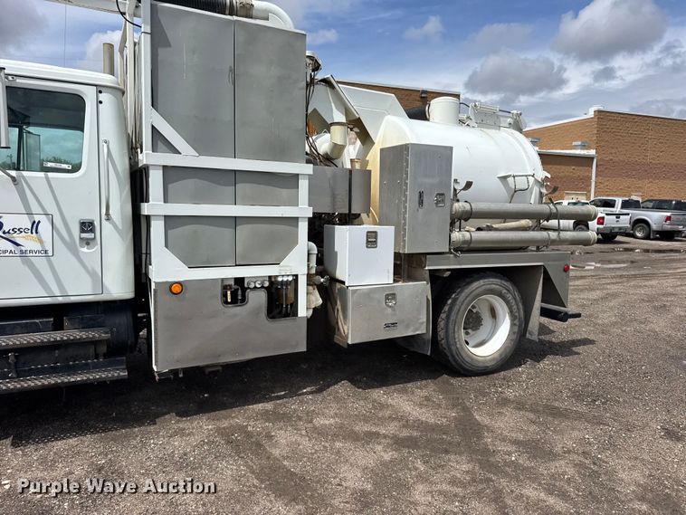 image for item FB7346 2000 International 4700 vacuum truck