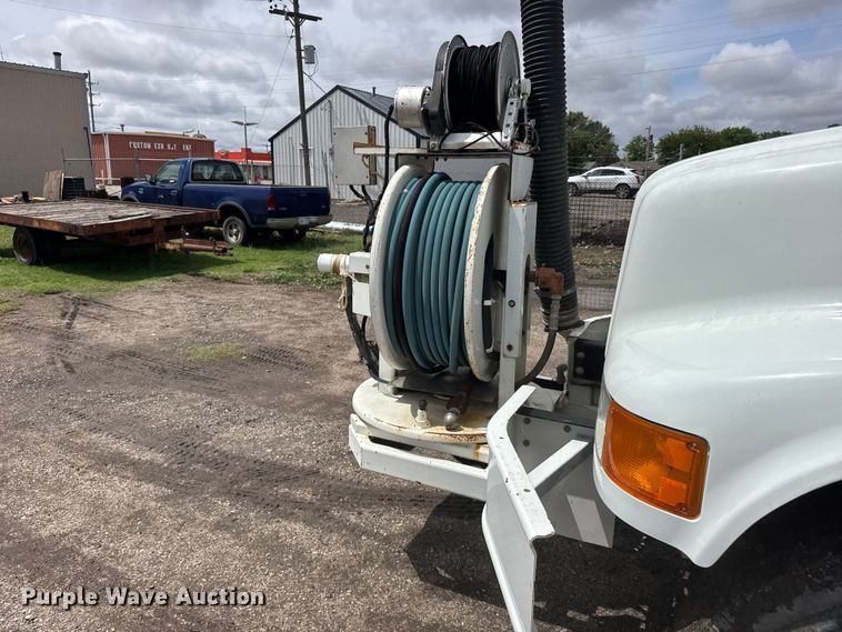 image for item FB7346 2000 International 4700 vacuum truck
